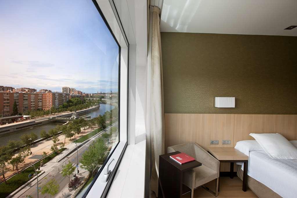 Nh Ribera Del Manzanares Hotel Мадрид Стая снимка