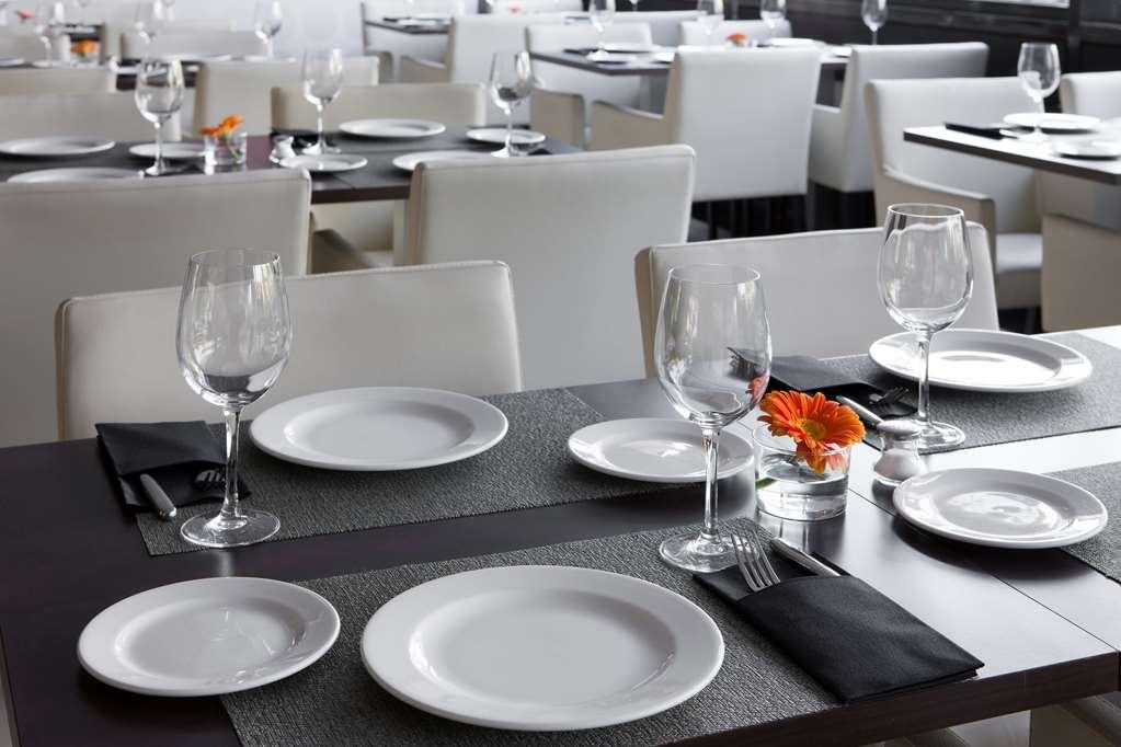 Nh Ribera Del Manzanares Hotel Мадрид Ресторант снимка