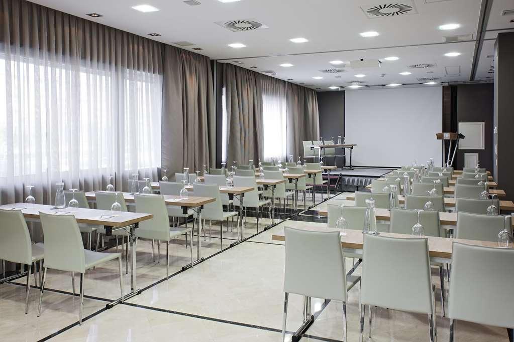 Nh Ribera Del Manzanares Hotel Мадрид Съоръжения снимка