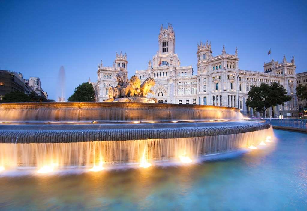 Nh Ribera Del Manzanares Hotel Мадрид Екстериор снимка
