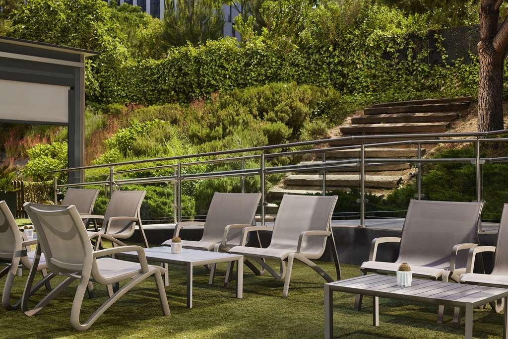 Nh Ribera Del Manzanares Hotel Мадрид Екстериор снимка
