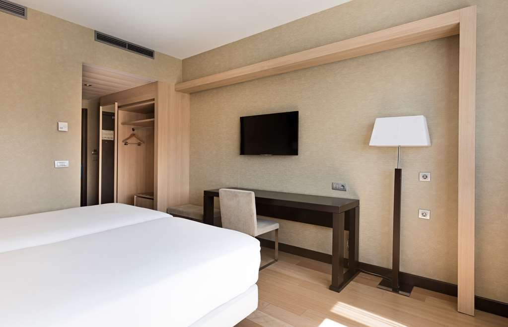 Nh Ribera Del Manzanares Hotel Мадрид Стая снимка